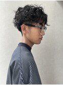 黒髪束感ツーブロックセンターパートツイストスパイラルパーマ