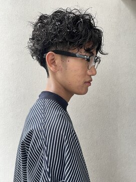 ブロック(bloc) 黒髪束感ツーブロックセンターパートツイストスパイラルパーマ