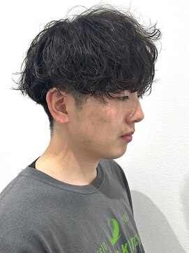 ヒュイル バイ ニアウ(Hwyl by Niau) メンズマッシュパーマニュアンスパーマスパイラルパーマ刈り上げ