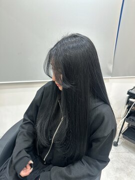 リラ(Rira) レイヤーカット×ブルーブラック