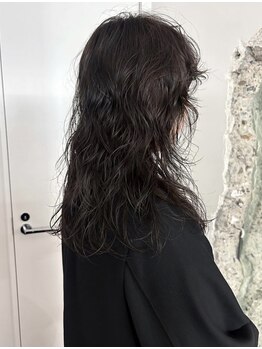 レコード(record.)の写真/【アンニュイなカールと抜け感】ラフに仕上げて完成する、感度の高いパーマデザイン◎