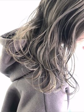 ケイト(kate) kate大宮　外国人風グレージュ×シルバーハイライト