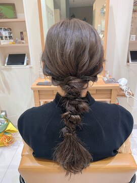 ヘアーフォトギフト(HAIR×PHOTO gift.) 編みおろし/ダウンスタイル/結婚式お呼ばれ