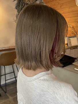 ビスクヘアデザイン(bisq hair design) ボブ/切りっぱなしボブ/インナーカラー/ブリーチカラー/髪質改善