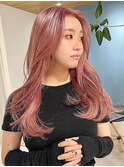 柔らかいピンクヘア×レイヤーカットで叶える垢抜けスタイル
