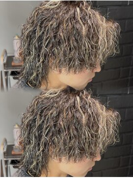 ステラ(STELLA) ツイストスパイラル/縦落ちパーマ/ミディアムウルフパーマ