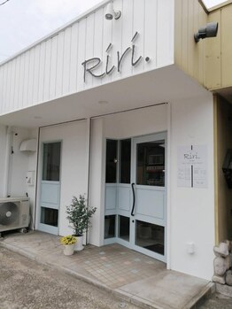 【月曜も営業☆】おしゃれな空間で、髪質改善の特別な体験を。あなたの髪に最適なケアを提供します