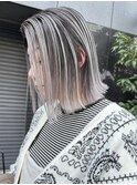 秋のトレンド！外国人風バレイヤージュとホワイトシルバーのボブ