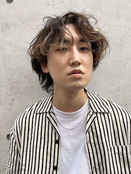 「朝のセットが面倒…」を解消◎ビジネスシーンにもカジュアルにも対応できるON/OFF自在のスタイルに！