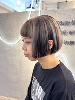 ヴィサージュバスク(VISAGE ba.s.k) ぷつっとラインが可愛い艶ボブスタイル