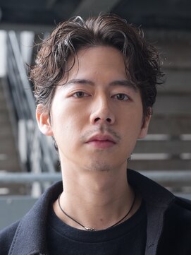 バイフィフス 原宿/表参道(by fifth) 緩め波巻きスパイラルパーマシャドウパーマメンズセンターパート