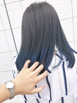 モモ(MOMO) ブルーのグラデーション