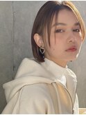 グレージュカラーシルキーべージュ、デザインカラー斜めバング