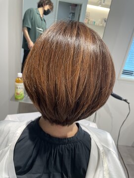 フク(FUKU) 白髪染め使わない白髪染め。ツヤツヤ柔らかいボブ