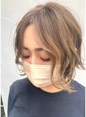 白髪ぼかし明るめアッシュベージュボブパーマ風コテ巻き仕上げ