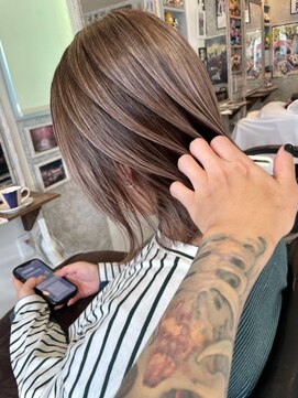 陰影のあるスノーグレージュ♪