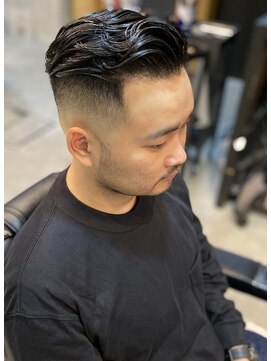 フランクスバーバー アンド ビアークラブ(FRANK'S BARBER and BEER CLUB) 七三オールバックスキンフェードサイドパートショート