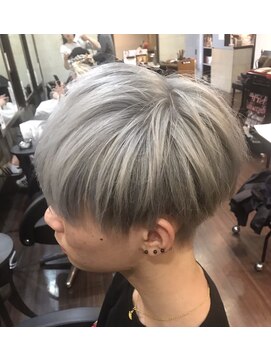 シエル 藤沢店(CIEL) フェザーカット×ホワイトシルバー×アディクシー