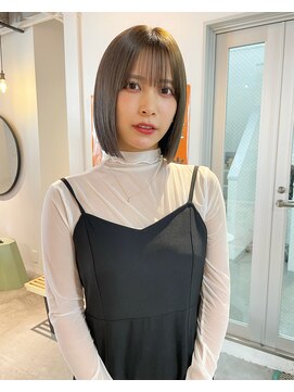 ルーム(Loom.) ハイトーンボブミニボブ切りっぱなしボブぱっつん前髪