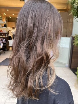 エム インターナショナル 春日部本店(EMU international) ホワイトベージュのインナーカラー