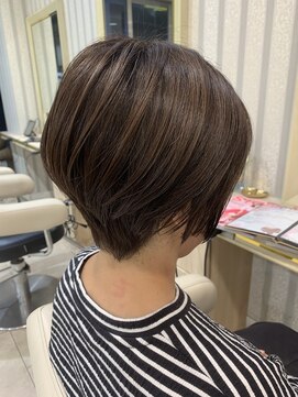 アッシュ 仙川店(Ash) 30代40代50代耳かけショート前髪ありハンサムショートカット小顔