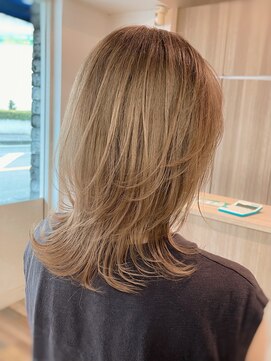 ラヴィエール(LAVIERE by R-EVOLUT) ハイトーン/ミディアムレイヤー/ウルフカット【柏・柏駅】