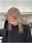 ピンクベージュ