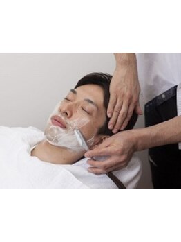 難しいお顔剃りもプロの繊細な技で清潔感のある好印象Styleに！肌トーンもUPするので女性の方にも大好評★