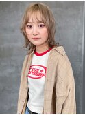 ブロンドミディアムレイヤースタイルウルフカットブロンドカラー