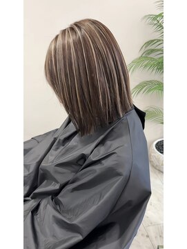 リュストル 町田(LUSTRE) ぱつっと切りっぱなしボブ×コントラストハイライト