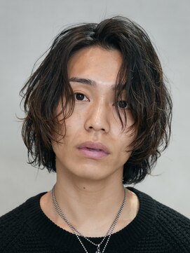 フィフス(fifth) センターパートミディアムウルフ緩めツイストスパイラルパーマ