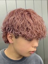 カットやパーマだけでなくカラーも極める！メンズ全ジャンルに特化した高いデザイン力[men's/メンズカット]