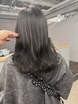 カミエ(kamie) ツヤ感引き出すダークブラウンのセミロング