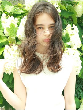 ローブ アオヤマ(LOAVE AOYAMA) 【 LOAVE 】外国人風  / ７０年代風　フレンチロング