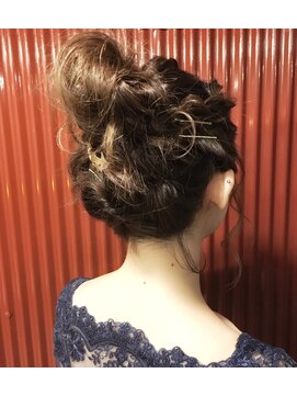 ロイ プラスアティック(roi +attic) 谷町6丁目美容室◇異空間美容室roi◆