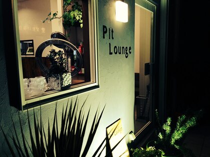 ピットラウンジ(Pit Lounge)の写真
