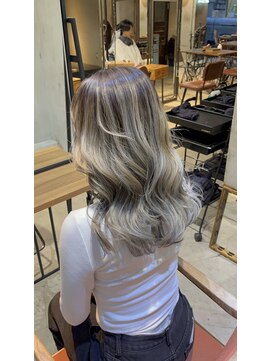 エイミー(Aimee) Aimee 町田 バレイヤージュ×ホワイトグレー