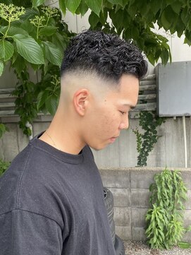 ウェルネス(Wellness) スキンフェード　オールバックパーマ