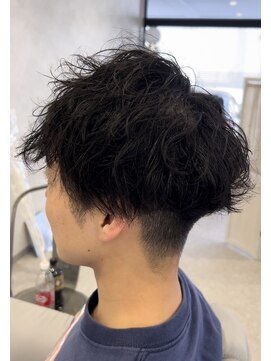 バーバーサンクチュアリ(Barber Sanctuary) 波巻きパーマ