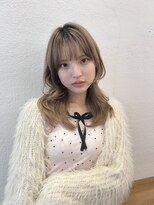 ユーフォリア 渋谷グランデ(Euphoria SHIBUYA GRANDE)&nbsp;ミディアムレイヤー　ミルクティーベージュ　くびれ巻き