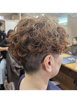 ソル(sol) 大人かわいいパーマスタイルのハンサムショート