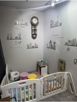 シバヘアー(shiba hair)の写真/【完全予約制】キッズスペースあり!バリアフリーなのでベビーカーでのご来店もOK♪キッズカットもお任せ◎