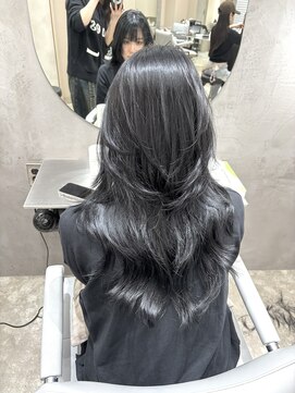 ジーナ 梅田茶屋町(Zina) ハッシュカット、ブルーブラック