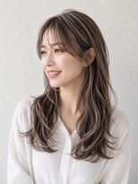 ハクア(HAKUA) 白髪を隠さない大人のロングヘア
