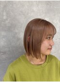 切りっぱなしボブ　ピンクベージュ　ミルクティーベージュ