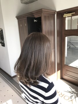 リバレッジ 広尾(Leverage) ミディアムボブ&とろみスモーキーベージュ