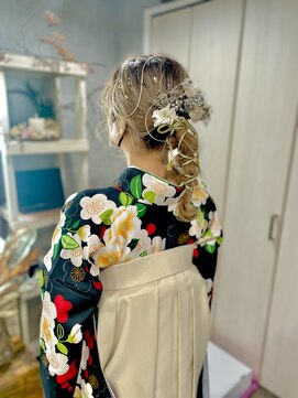 ベルトオブヴィーナス(Belt of venus) 華やかローポニーアレンジ