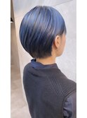 ショートボブ透明感カラーペールブルー くびれミディ愛され