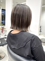 グラフ 蔵前(GRAFF) 【ハイライト】切りっぱなしボブ_外ハネボブ_白髪ぼかし