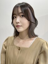 サクラ オモテサンドウ(SAKURA) ブリーチ1回のインナーカラーグレージュ×くびれボブ